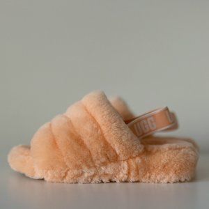 (LIKE NEW) UGG Women's Fluff Yeah Slide Slipper - Scallop
